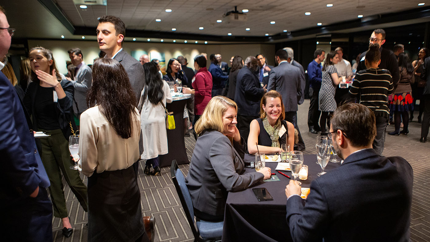 Alumni socializing at a Seattle U Law Sidebar (2018)